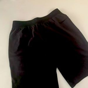 Lululemon Men's Shorts Black Sz M Pace Breaker Swim Wear Pants Inseam 10.5 “